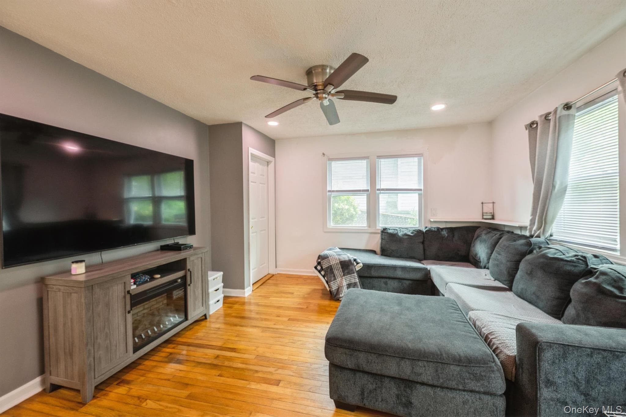 127 Hallock Landing Road thumbnail 5