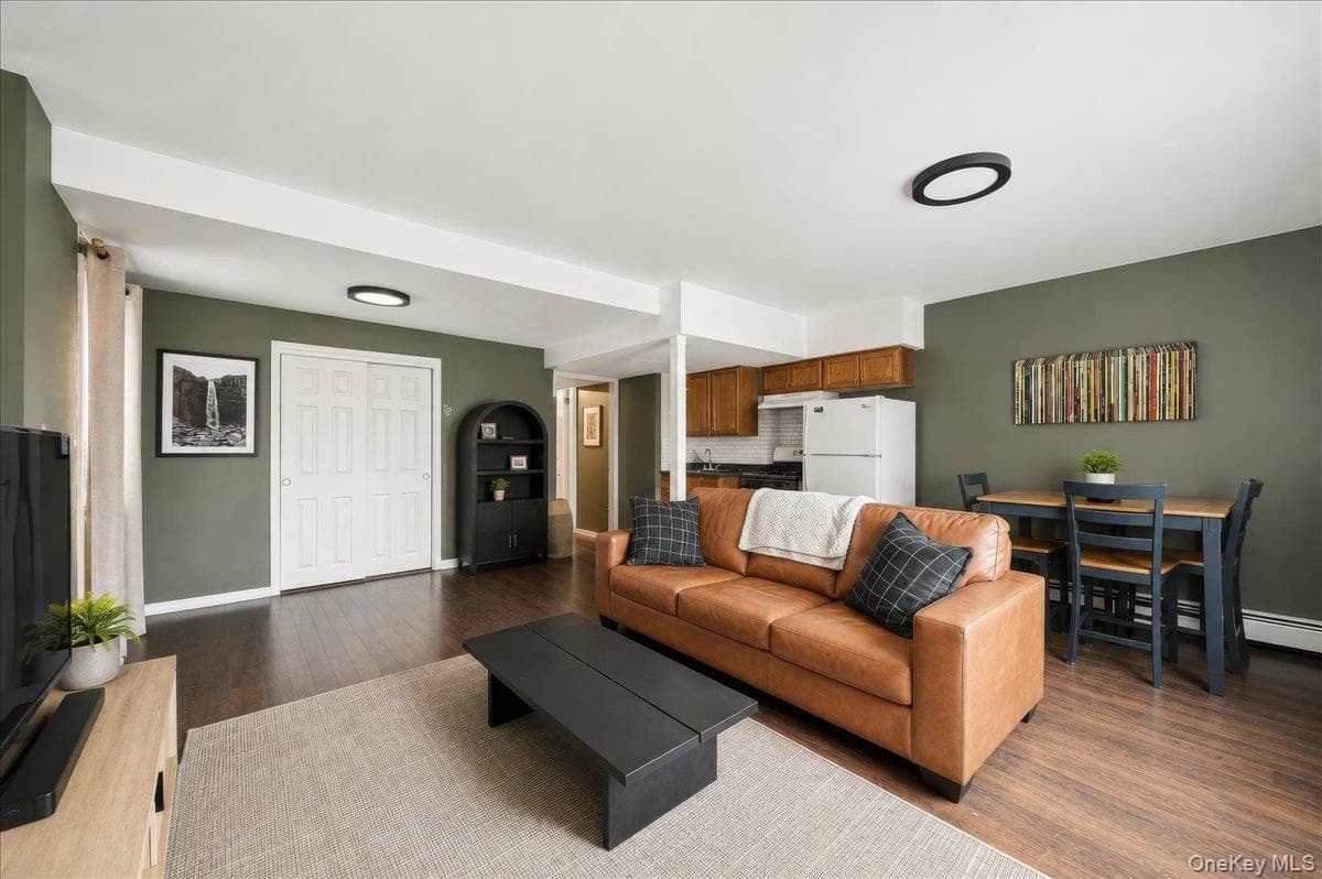 1581 Hollywood Avenue thumbnail 10