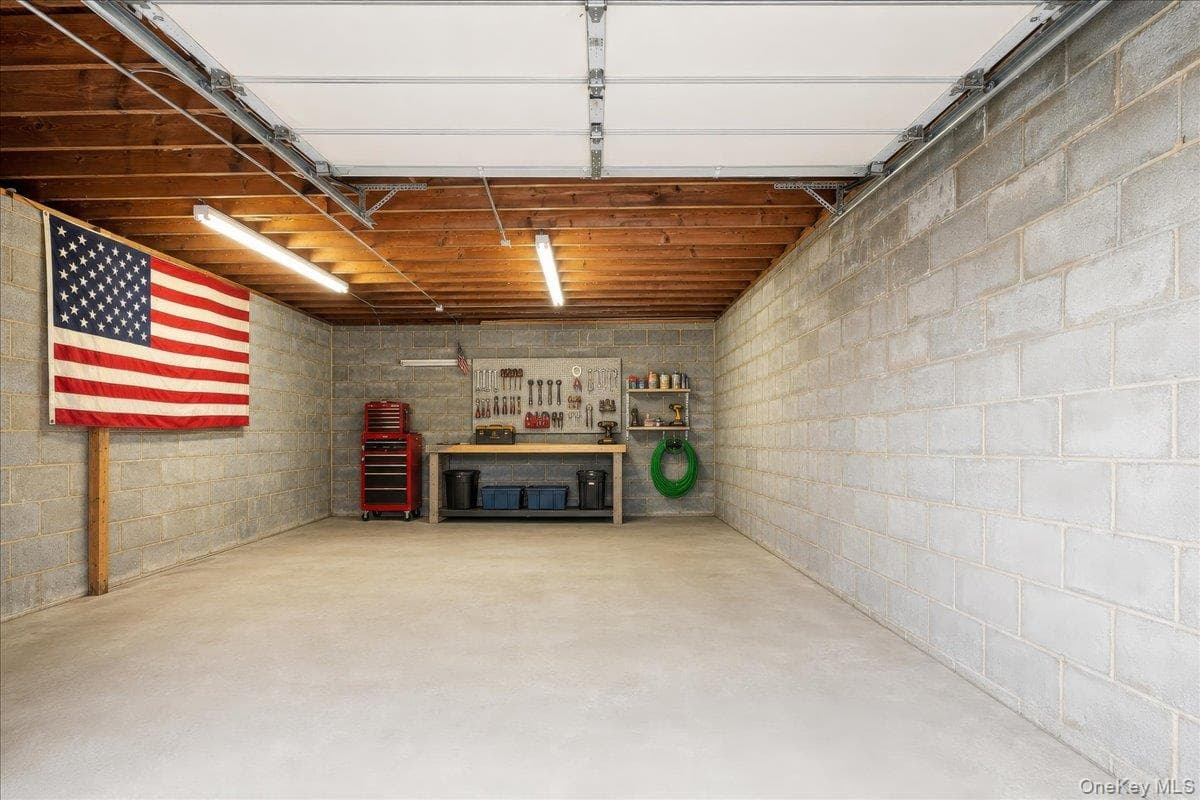 1581 Hollywood Avenue thumbnail 22