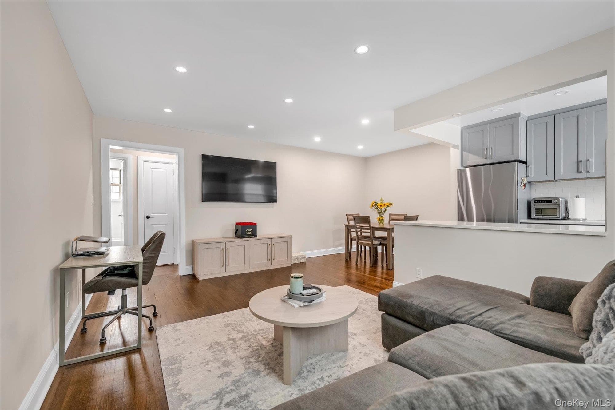 6939 213th Street Unit: 218, Oakland Gardens