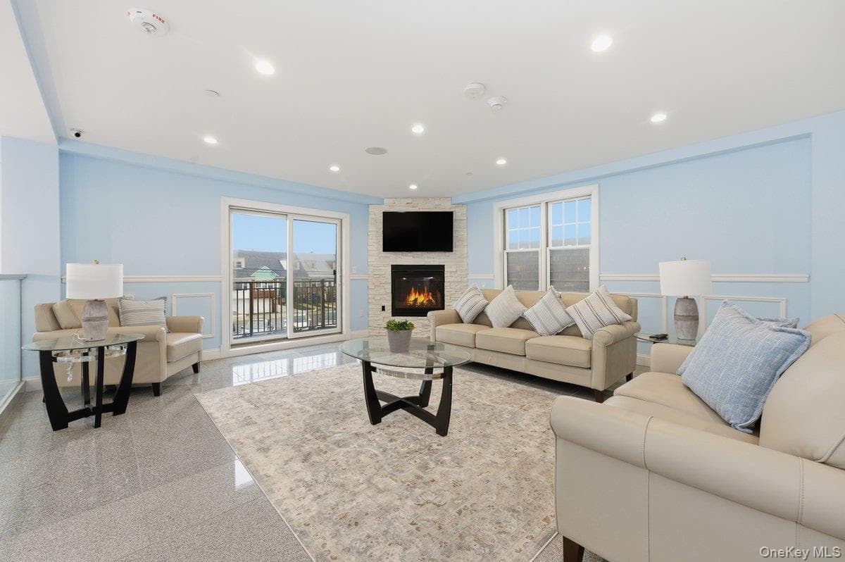 661 W Broadway Unit: 401 thumbnail 4