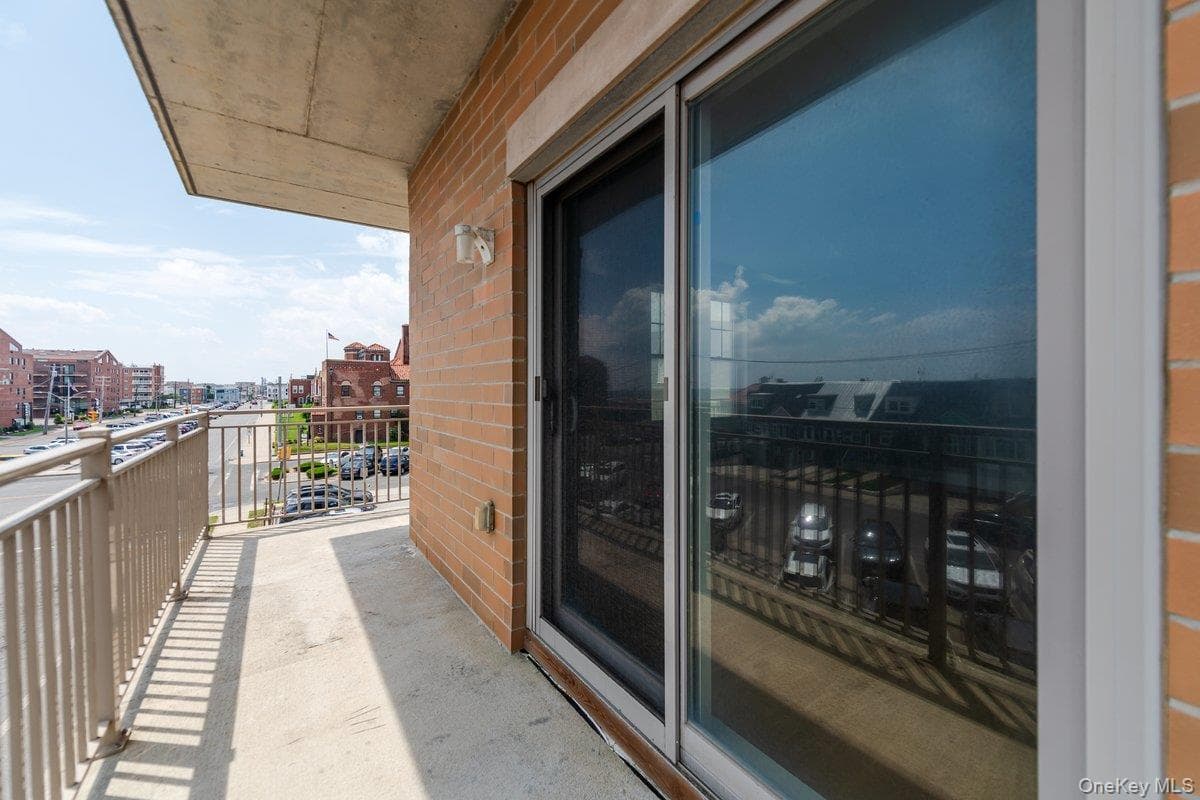 661 W Broadway Unit: 401 thumbnail 20