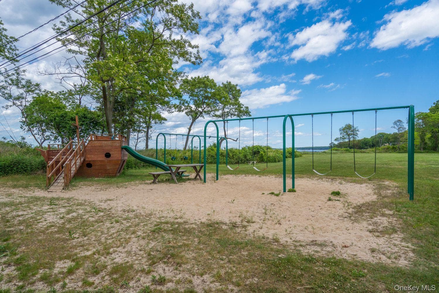 8 Fiddlers Green Drive thumbnail 31
