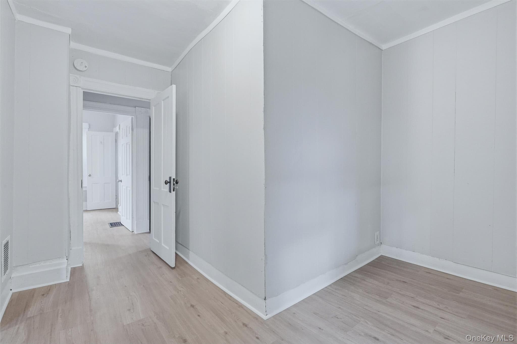 70 Vandeusen Street thumbnail 15