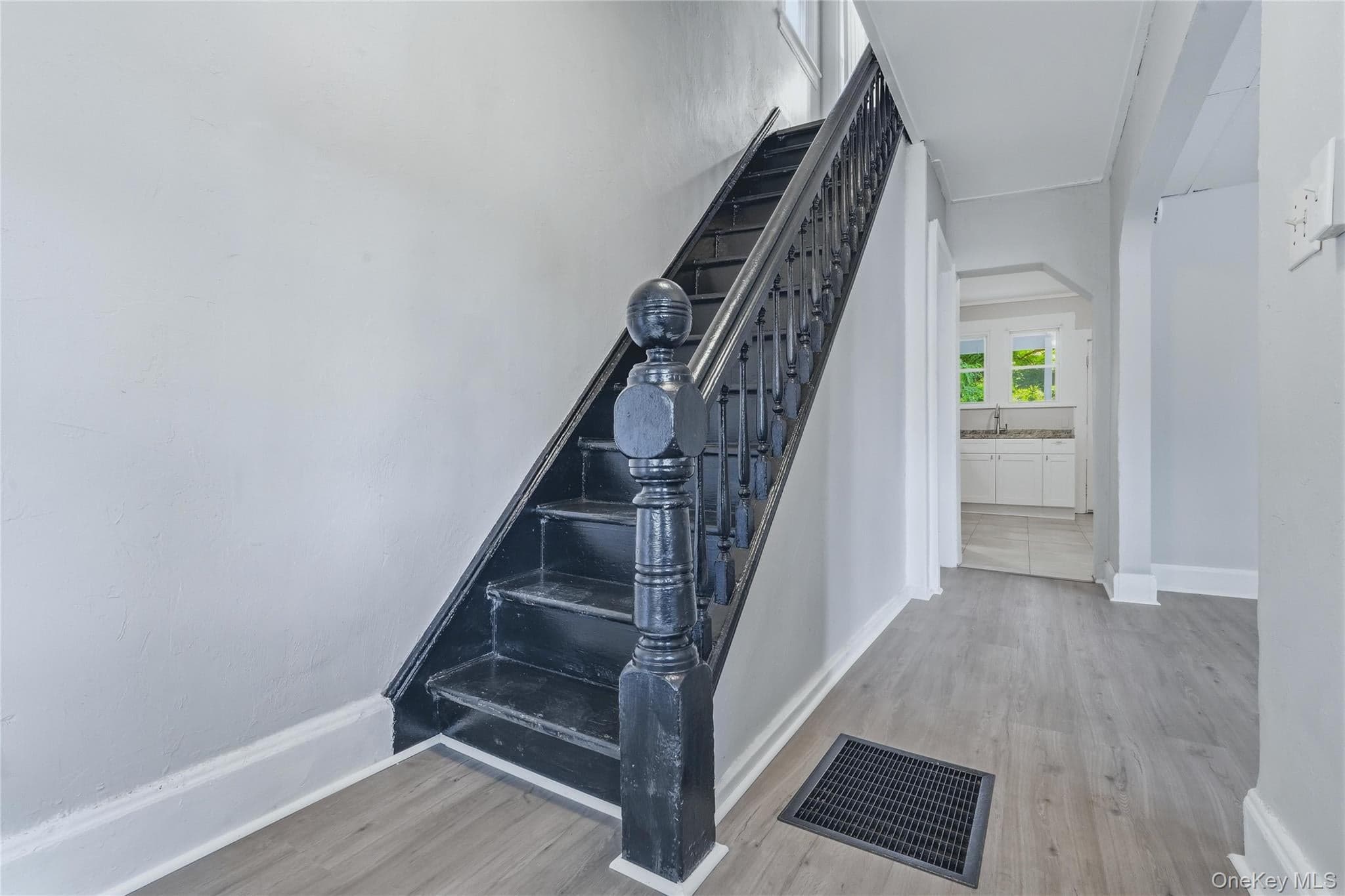 70 Vandeusen Street thumbnail 4