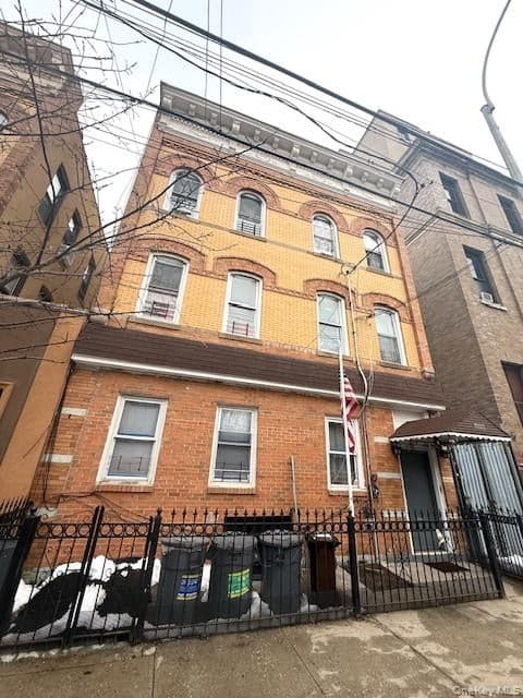 686 Fairview Avenue photo 1
