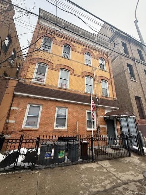 686 Fairview Avenue thumbnail 2