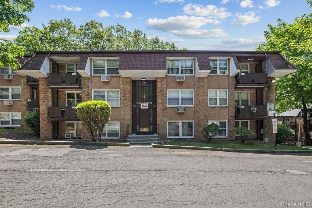 160 E Kearsing Parkway, Monsey