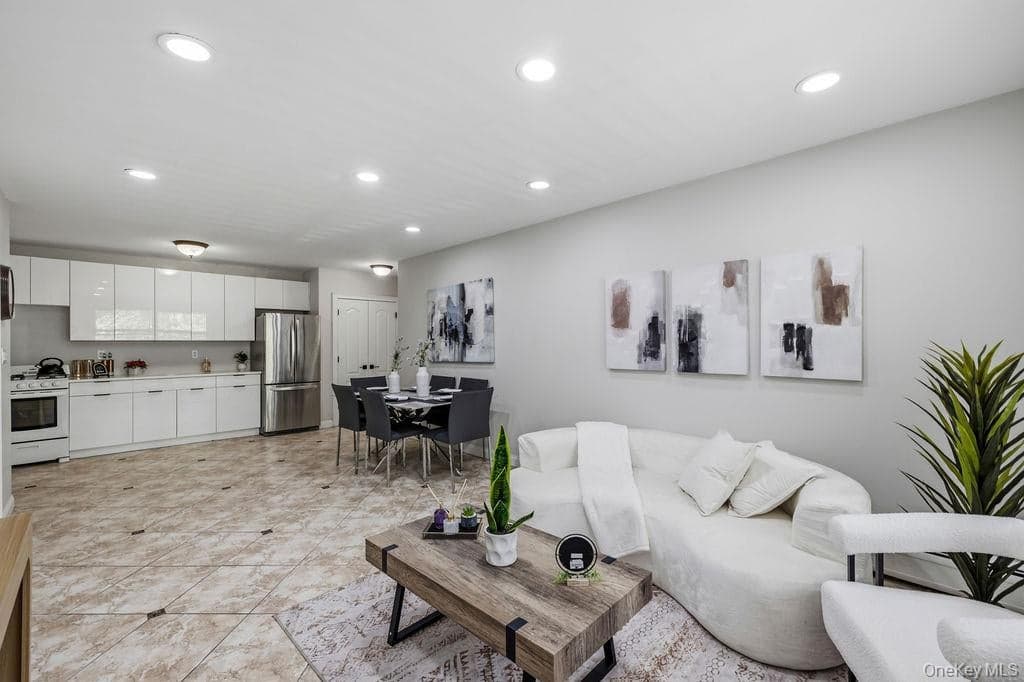 160 E Kearsing Parkway thumbnail 12