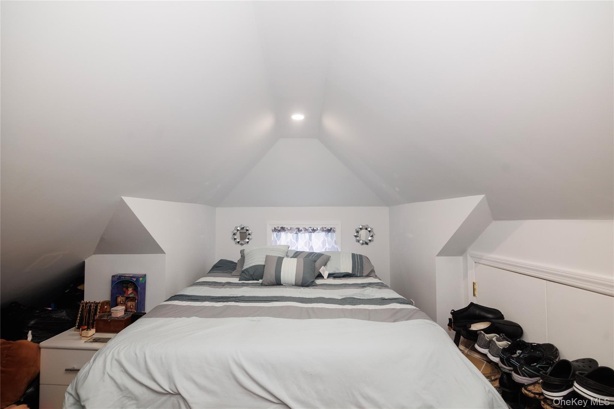 1715 Hering Avenue thumbnail 20