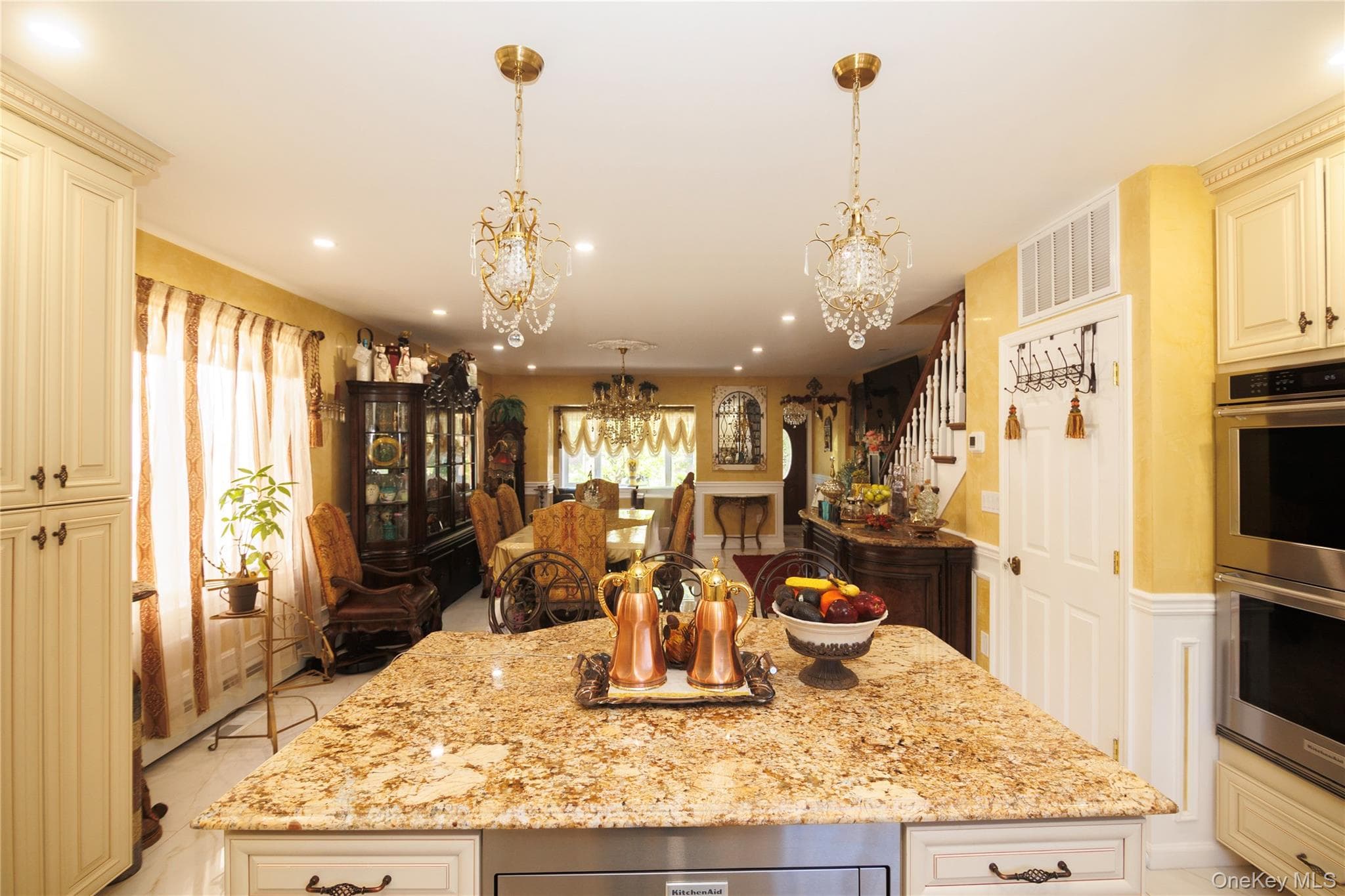 1715 Hering Avenue thumbnail 7