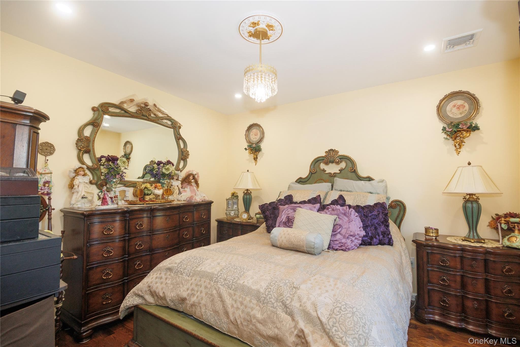 1715 Hering Avenue thumbnail 12