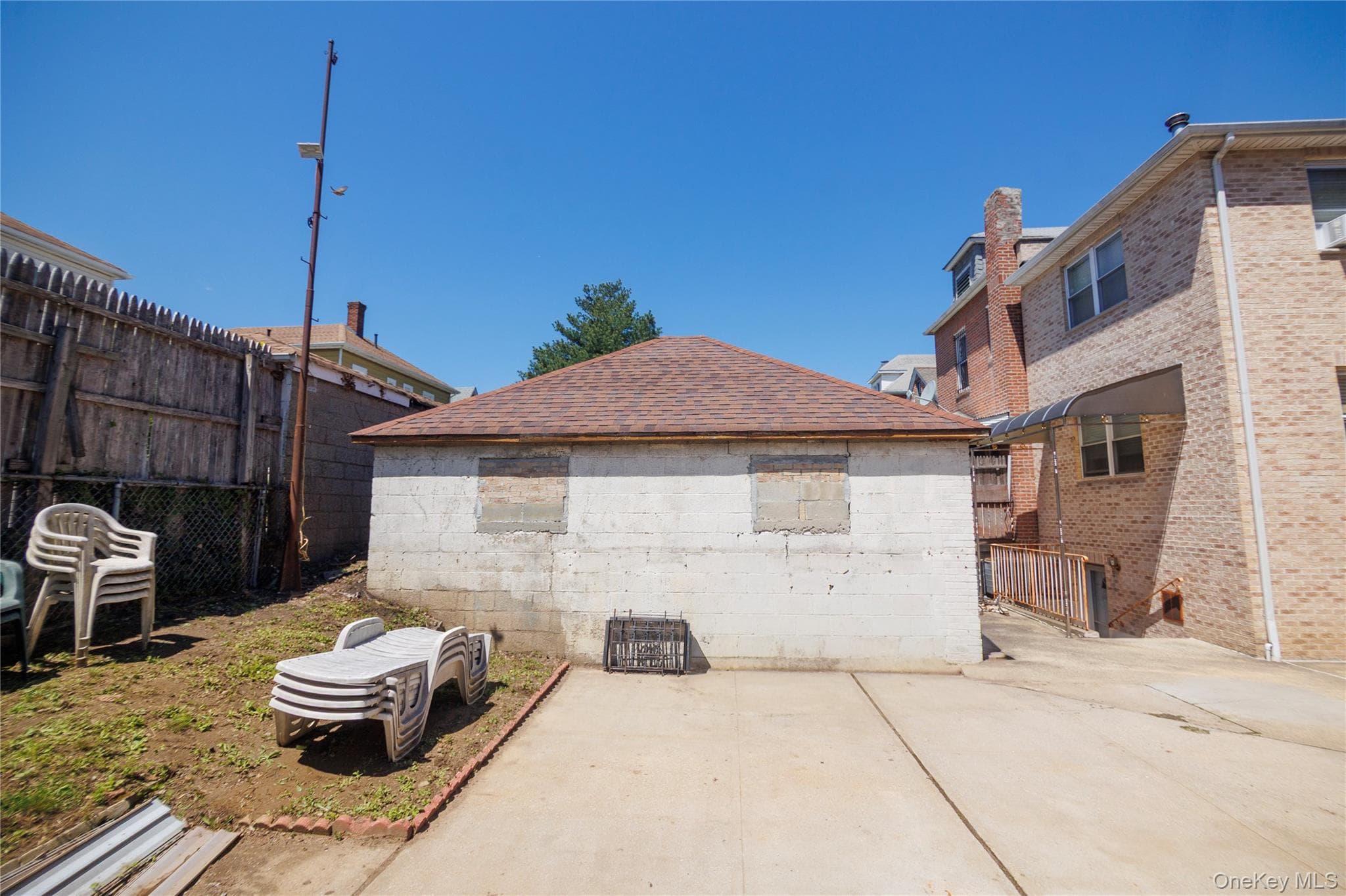 1715 Hering Avenue thumbnail 27