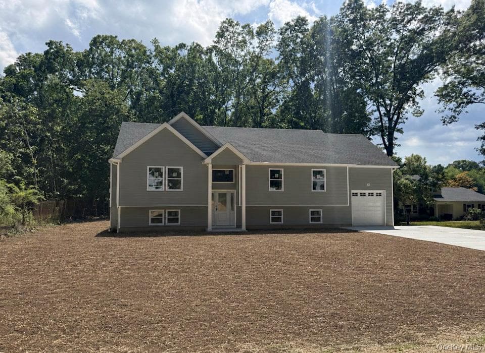 129 Southaven Avenue, Mastic