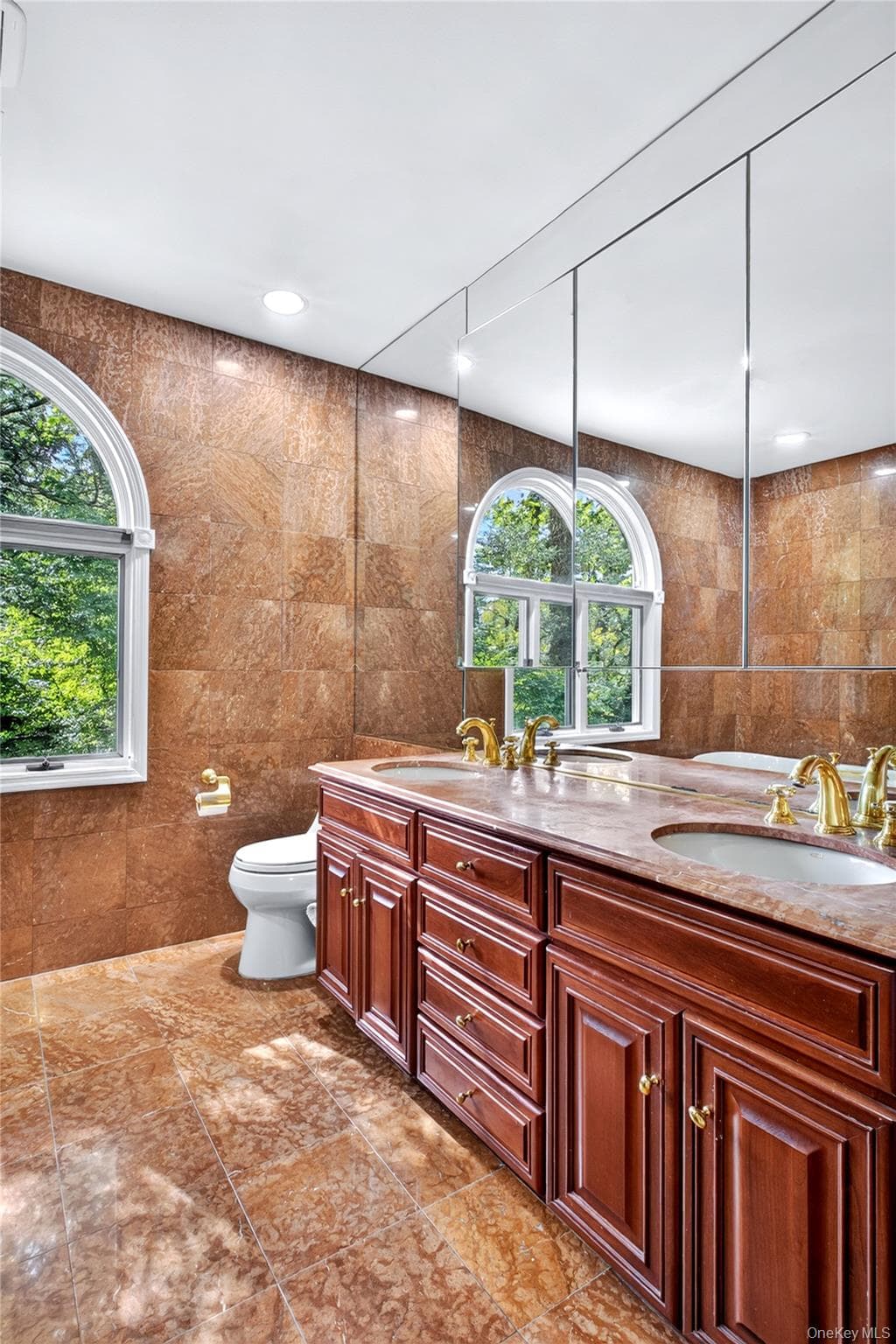 14 Maplewood Lane thumbnail 16