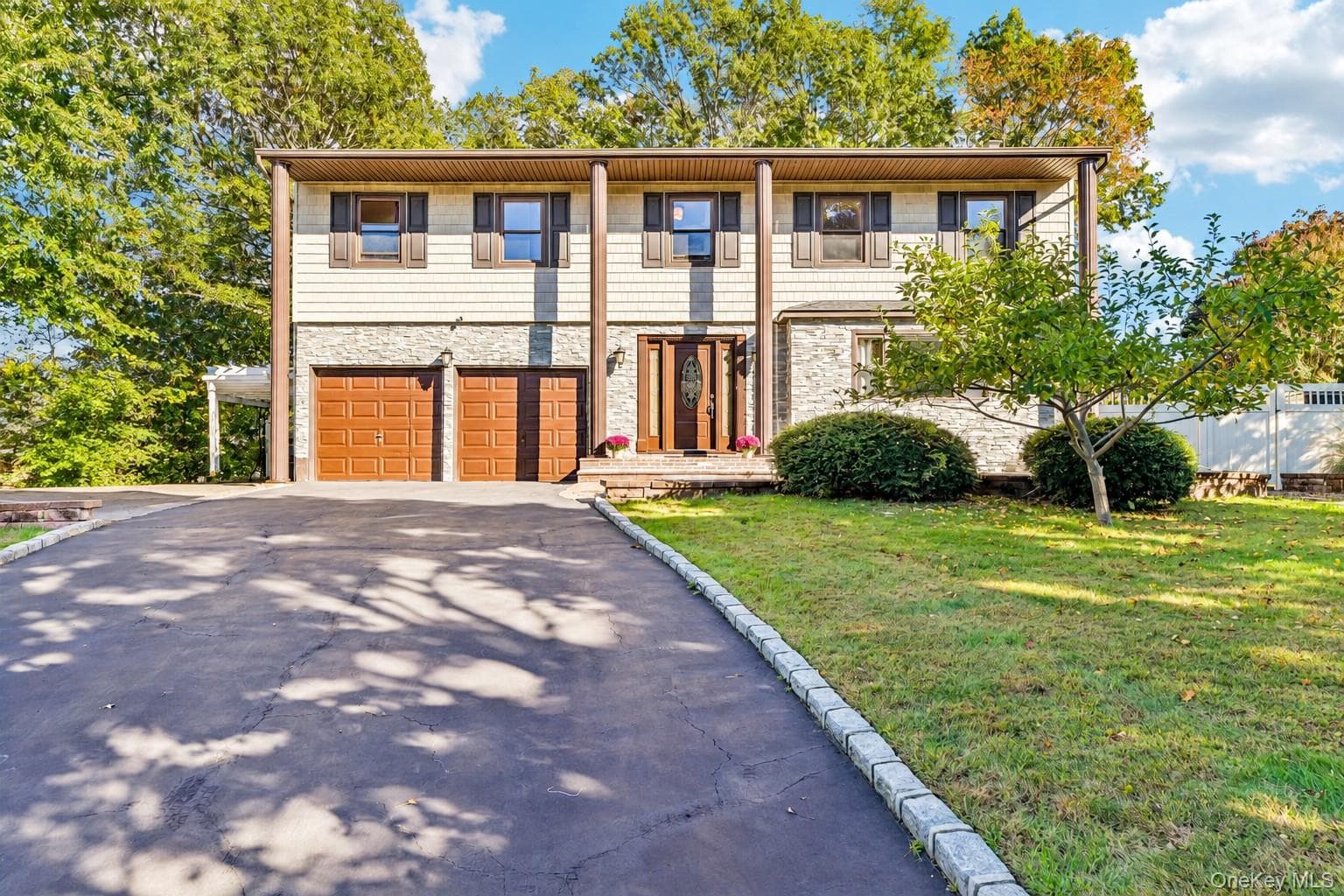 81 Twin Oaks Drive, Kings Park