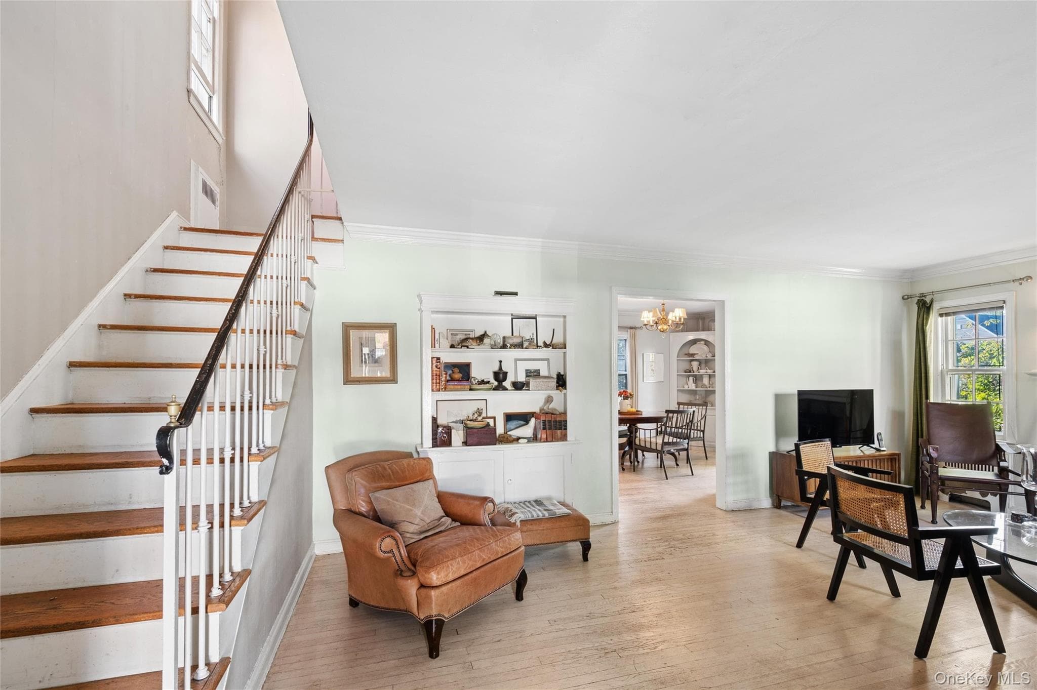 1569 Hewlett Avenue thumbnail 3
