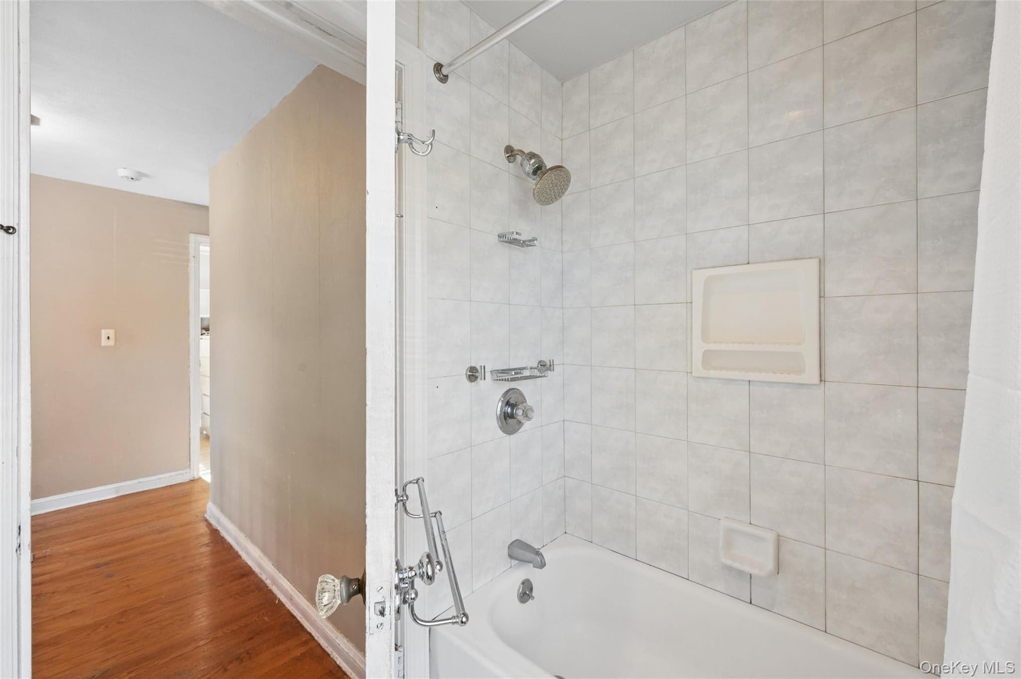 1569 Hewlett Avenue thumbnail 17