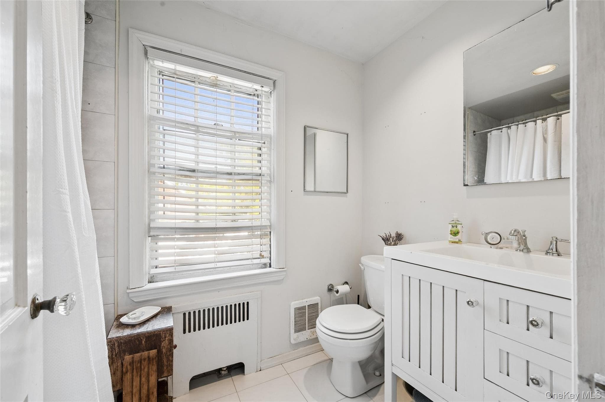 1569 Hewlett Avenue thumbnail 16