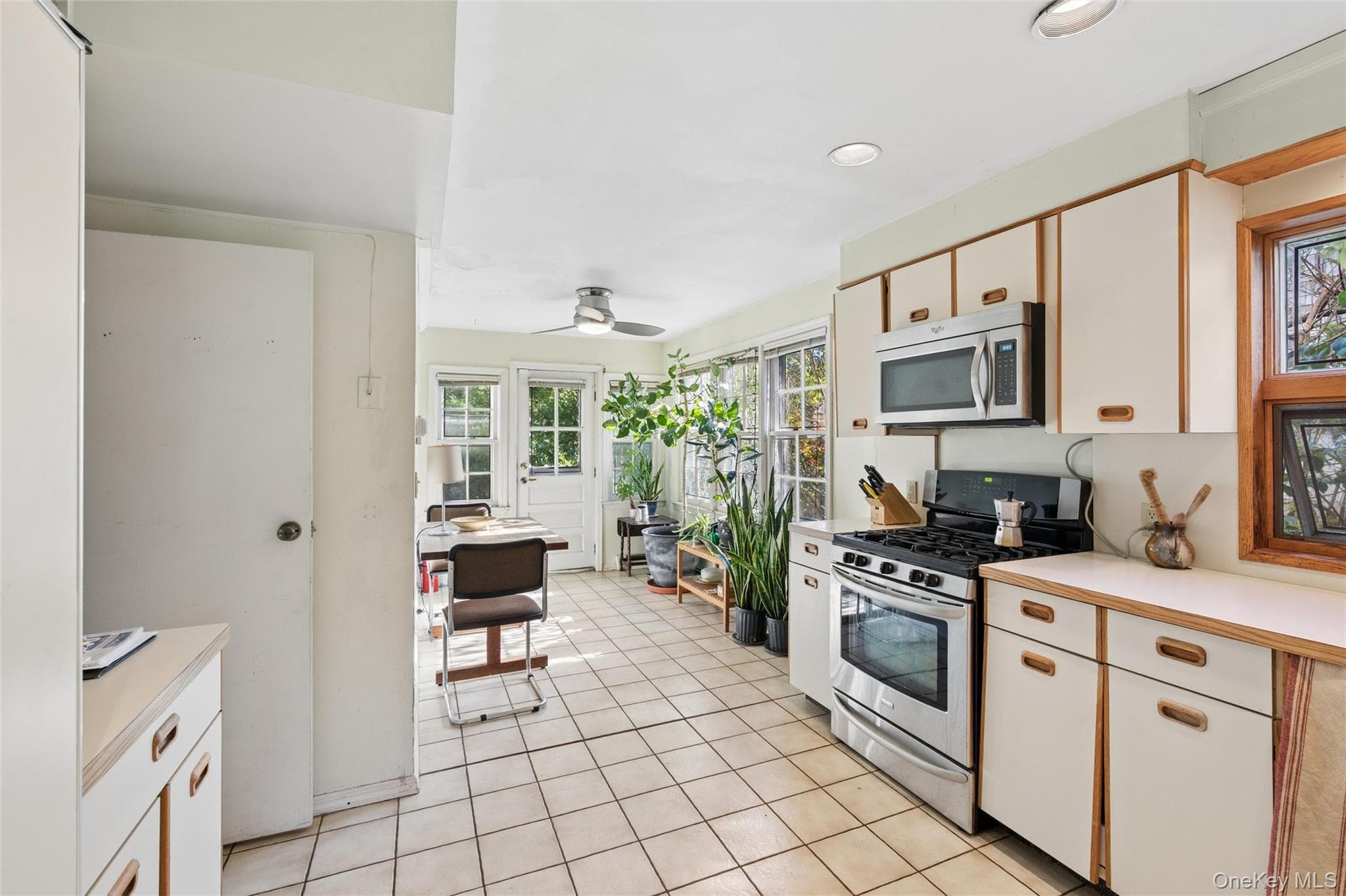 1569 Hewlett Avenue thumbnail 9