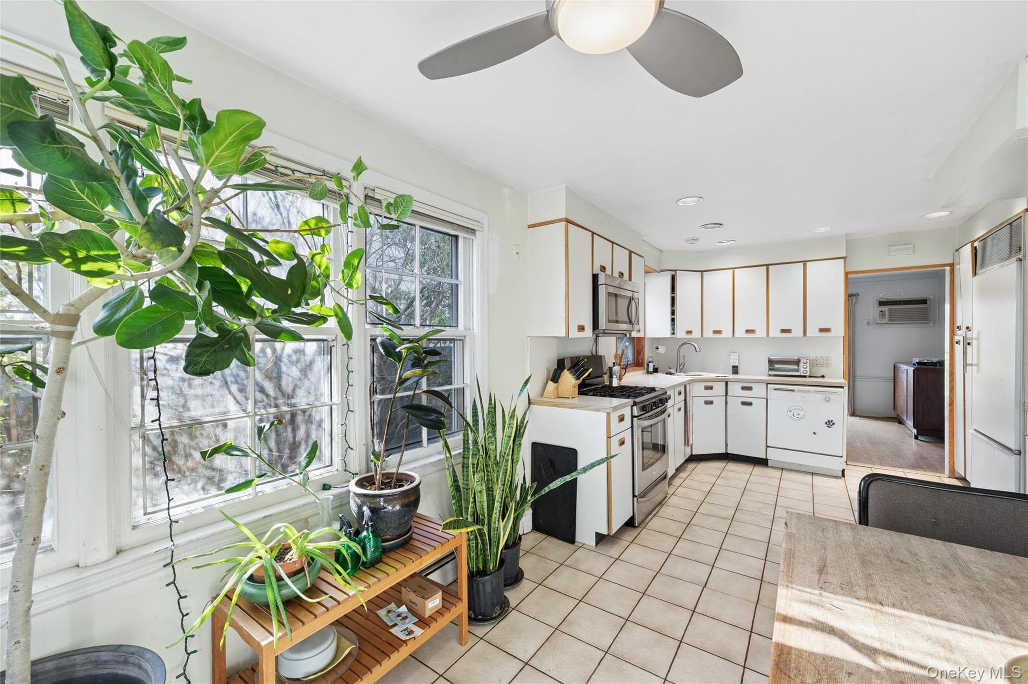 1569 Hewlett Avenue thumbnail 12