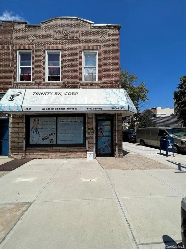 75-21 Myrtle Avenue, Glendale