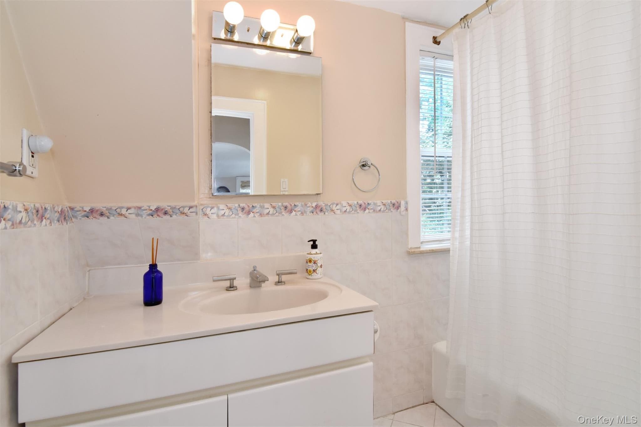 579 Manor Lane thumbnail 15