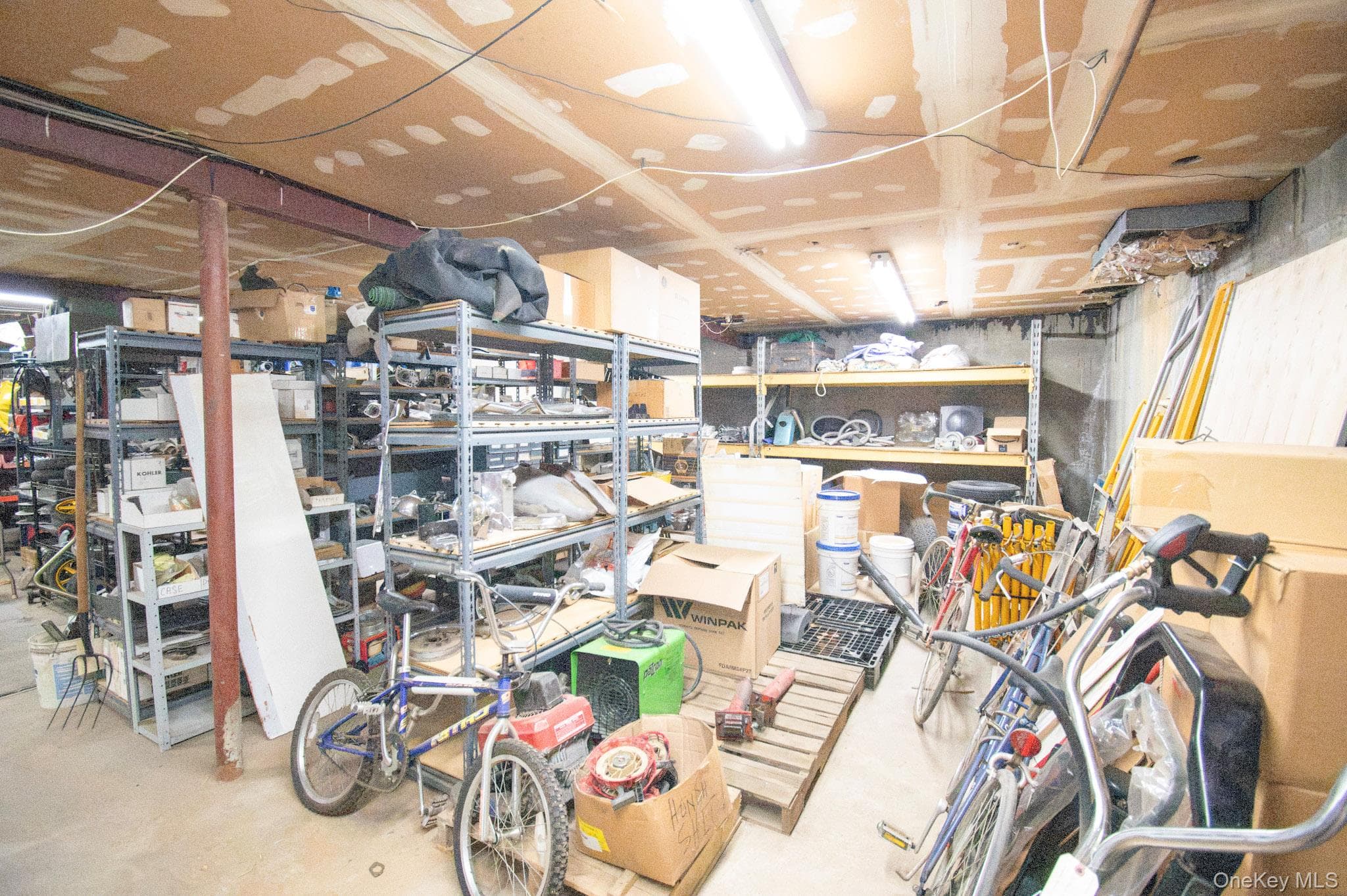 514 Merrick Road thumbnail 32