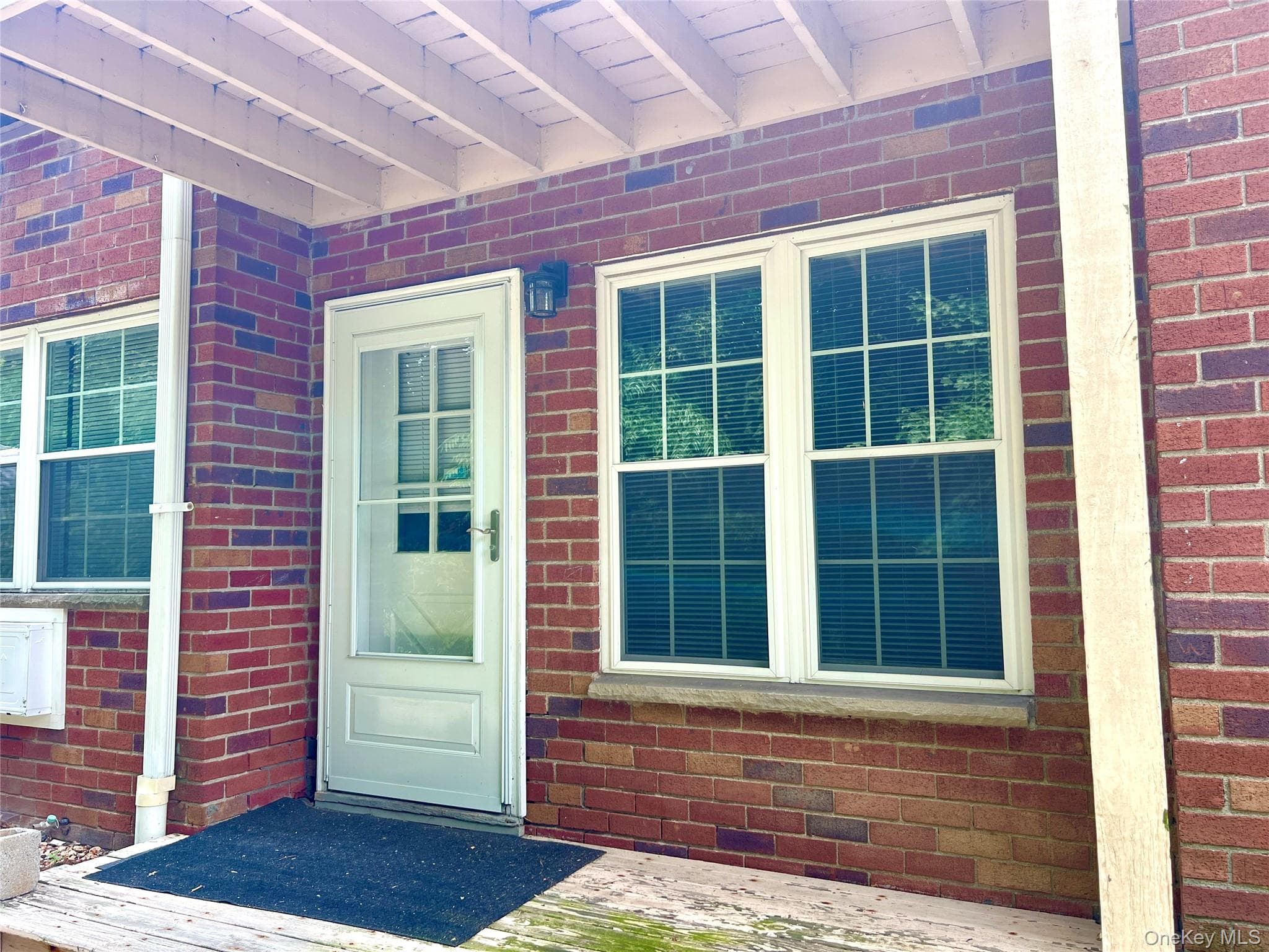 4 Colonial Road Unit: 100, Beacon