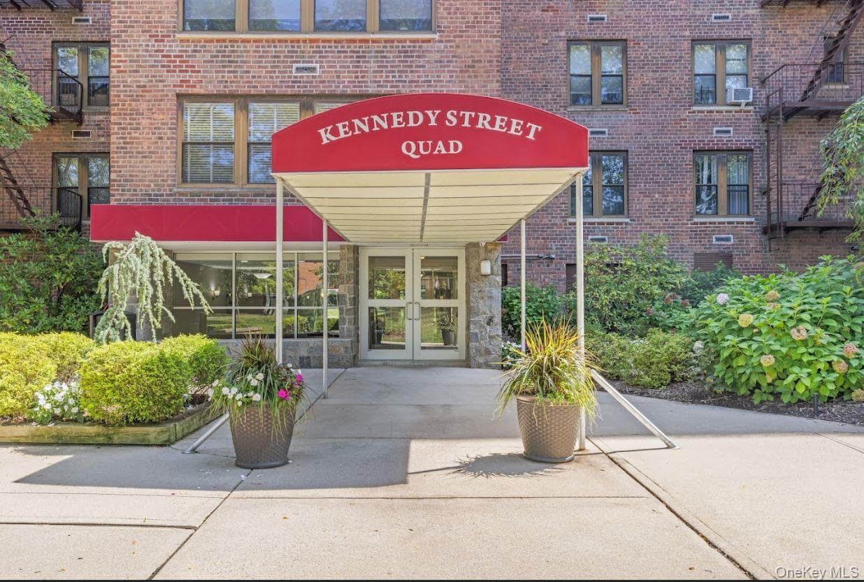 18-75 Corporal Kennedy Street Unit: 3J, Bayside