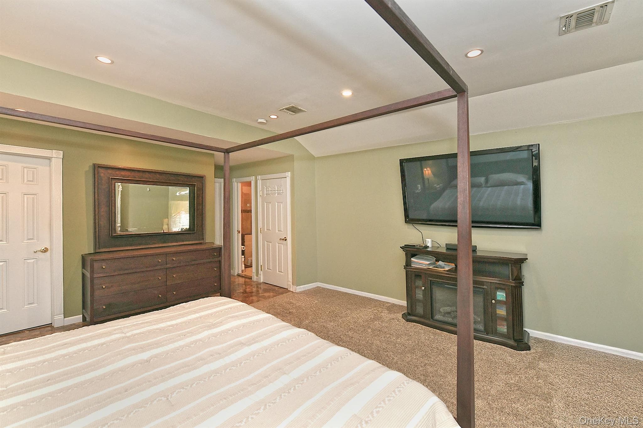 3730 Bernard Drive thumbnail 19