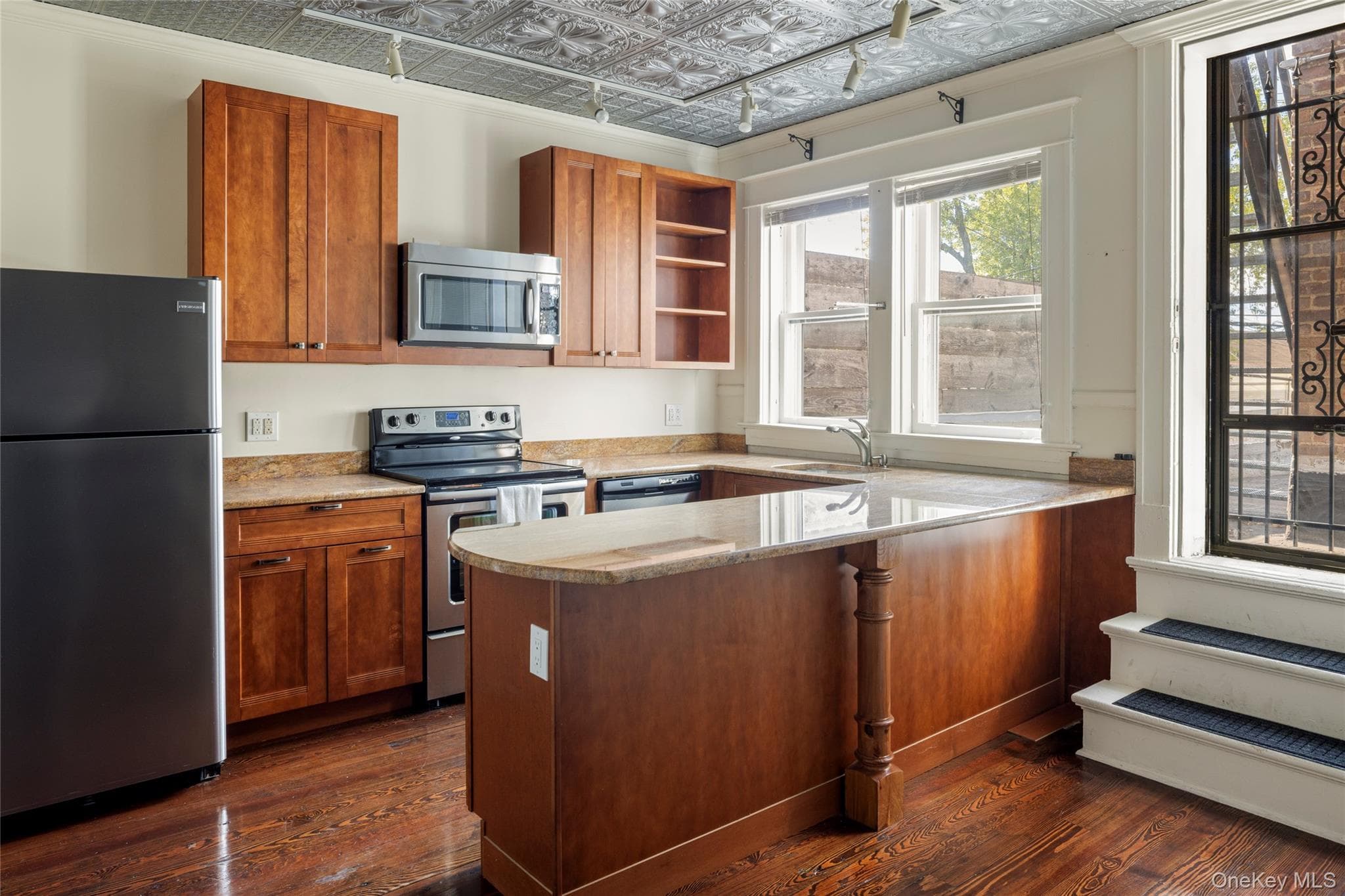511 Warren Street thumbnail 16