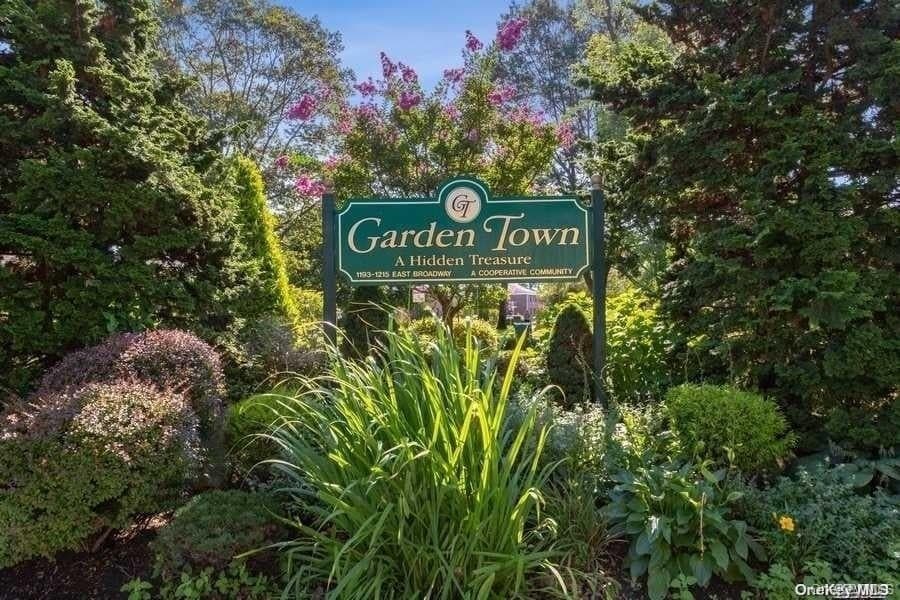 1213 E Broadway Unit: B24, Hewlett