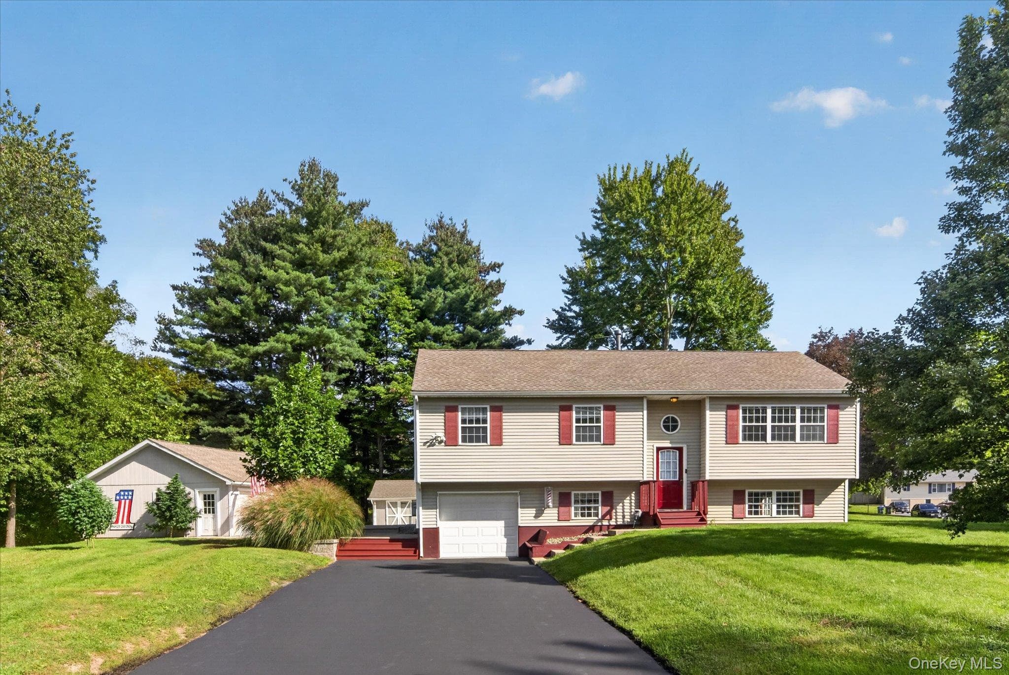 2 Linden Drive photo 1