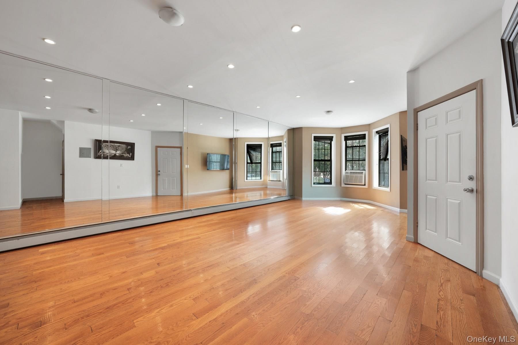 479 Bainbridge Street thumbnail 4