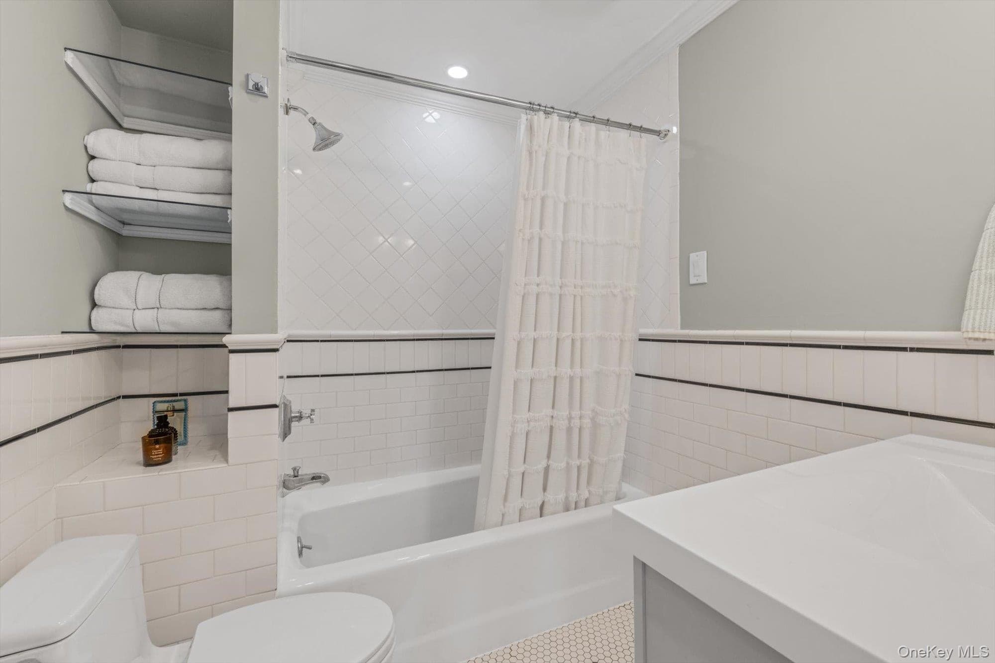 21 Hampton Avenue thumbnail 19