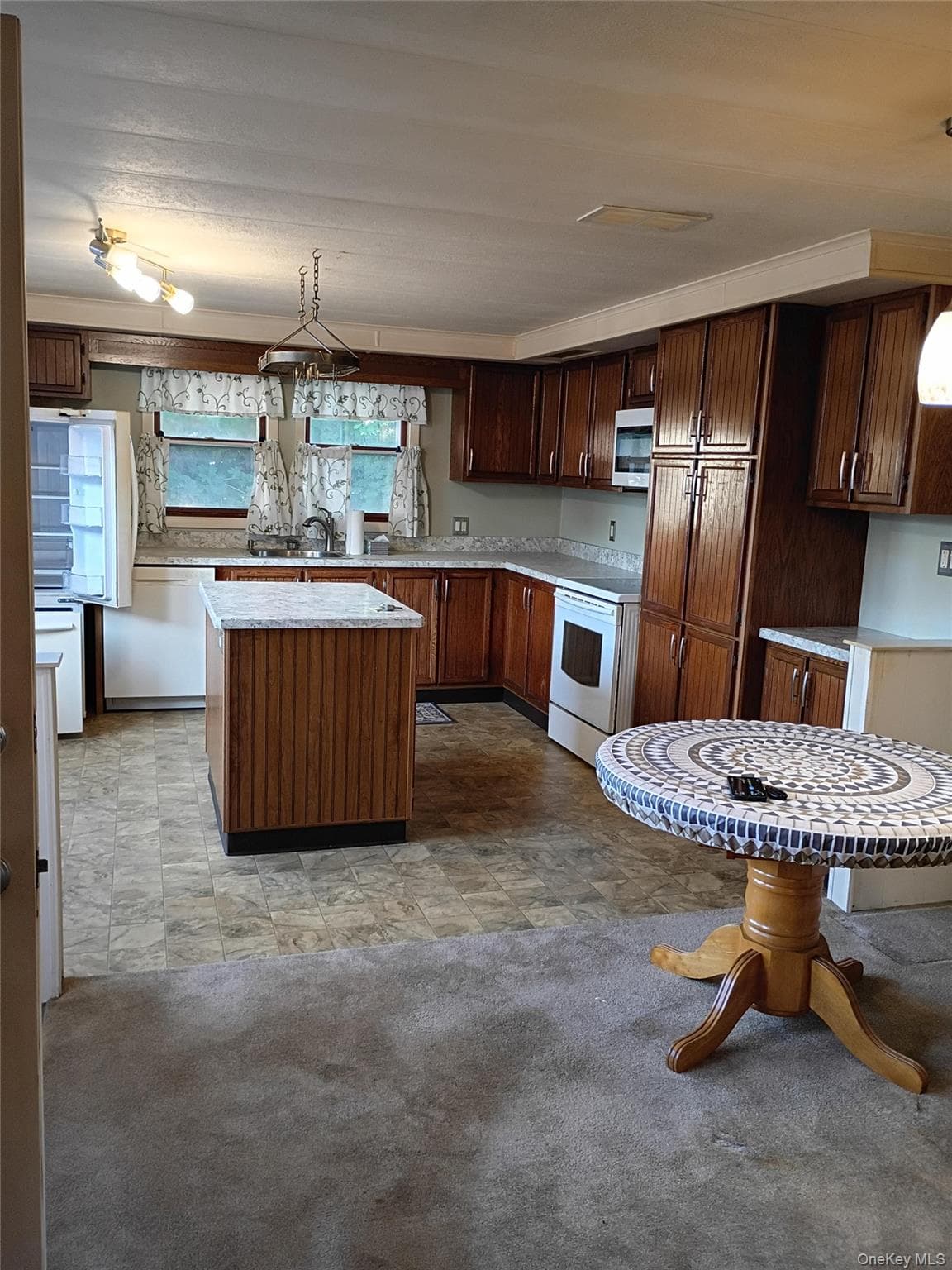 89 Village Circle thumbnail 7