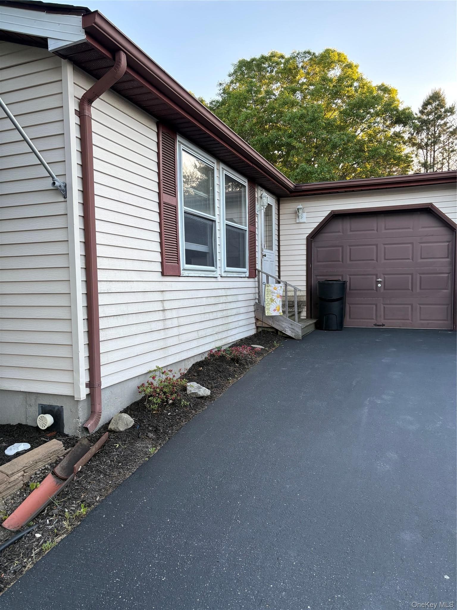 89 Village Circle, Manorville