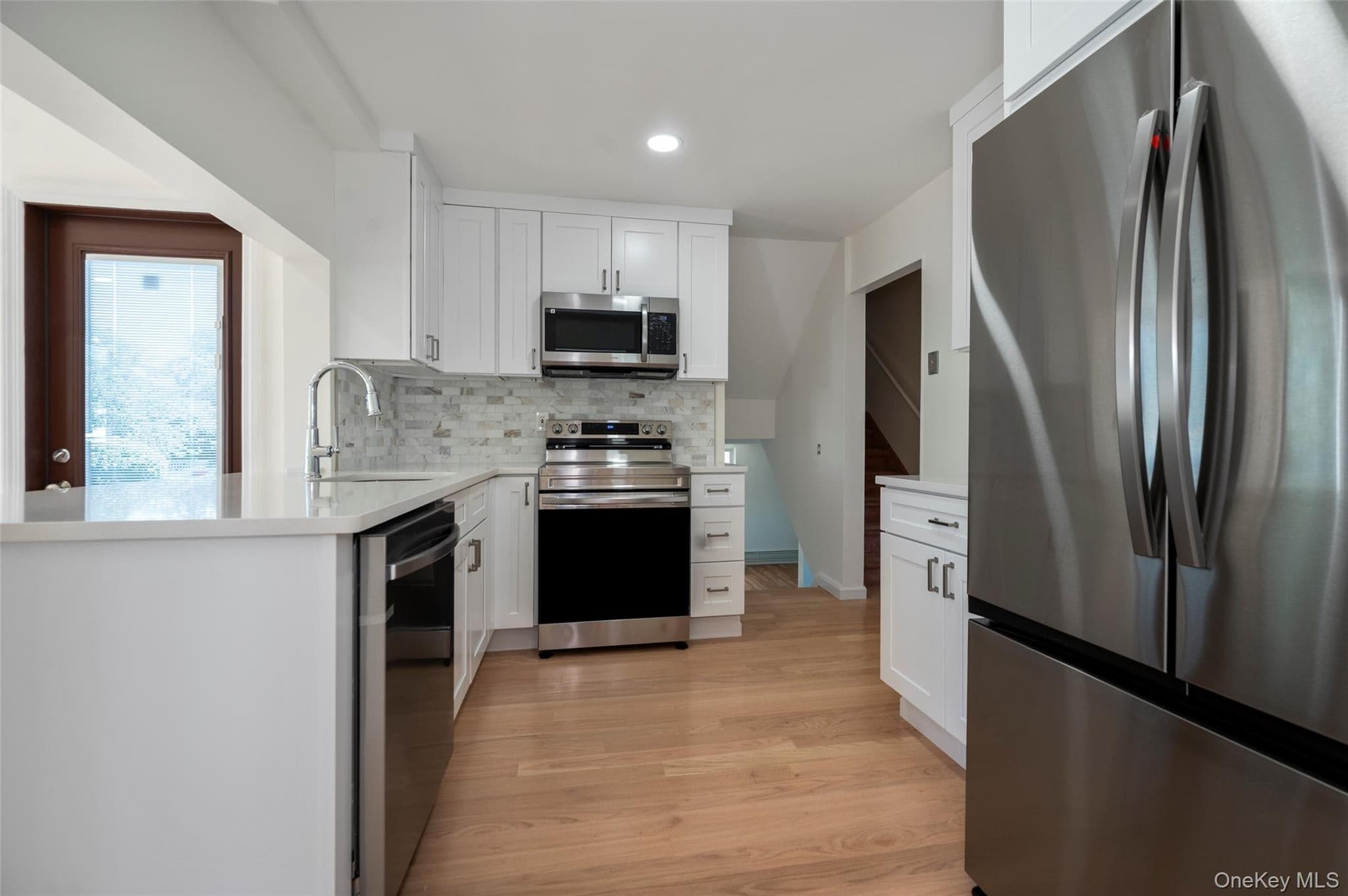 190 W Waukena Avenue thumbnail 3