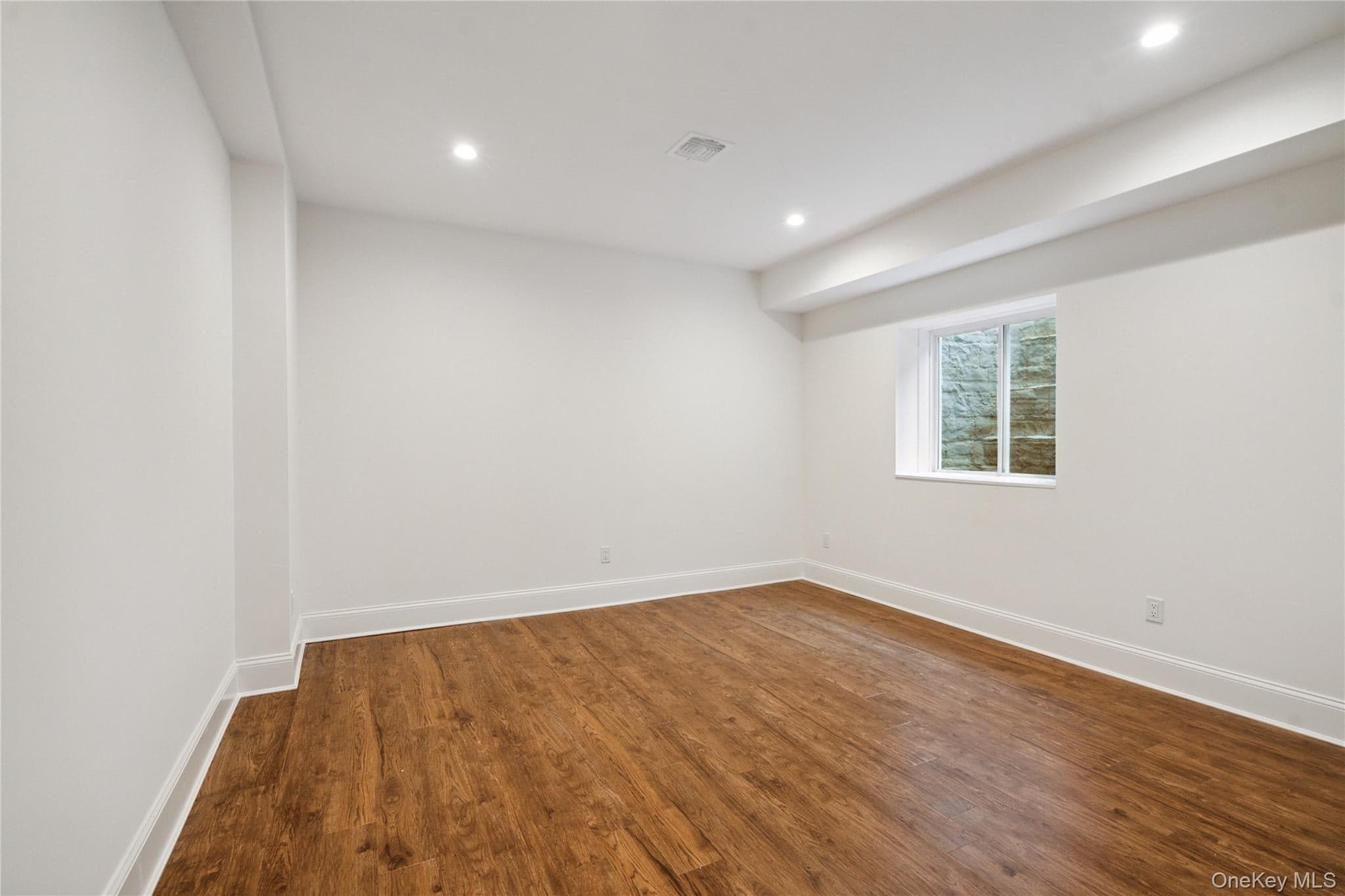 46 Plainview Road thumbnail 38