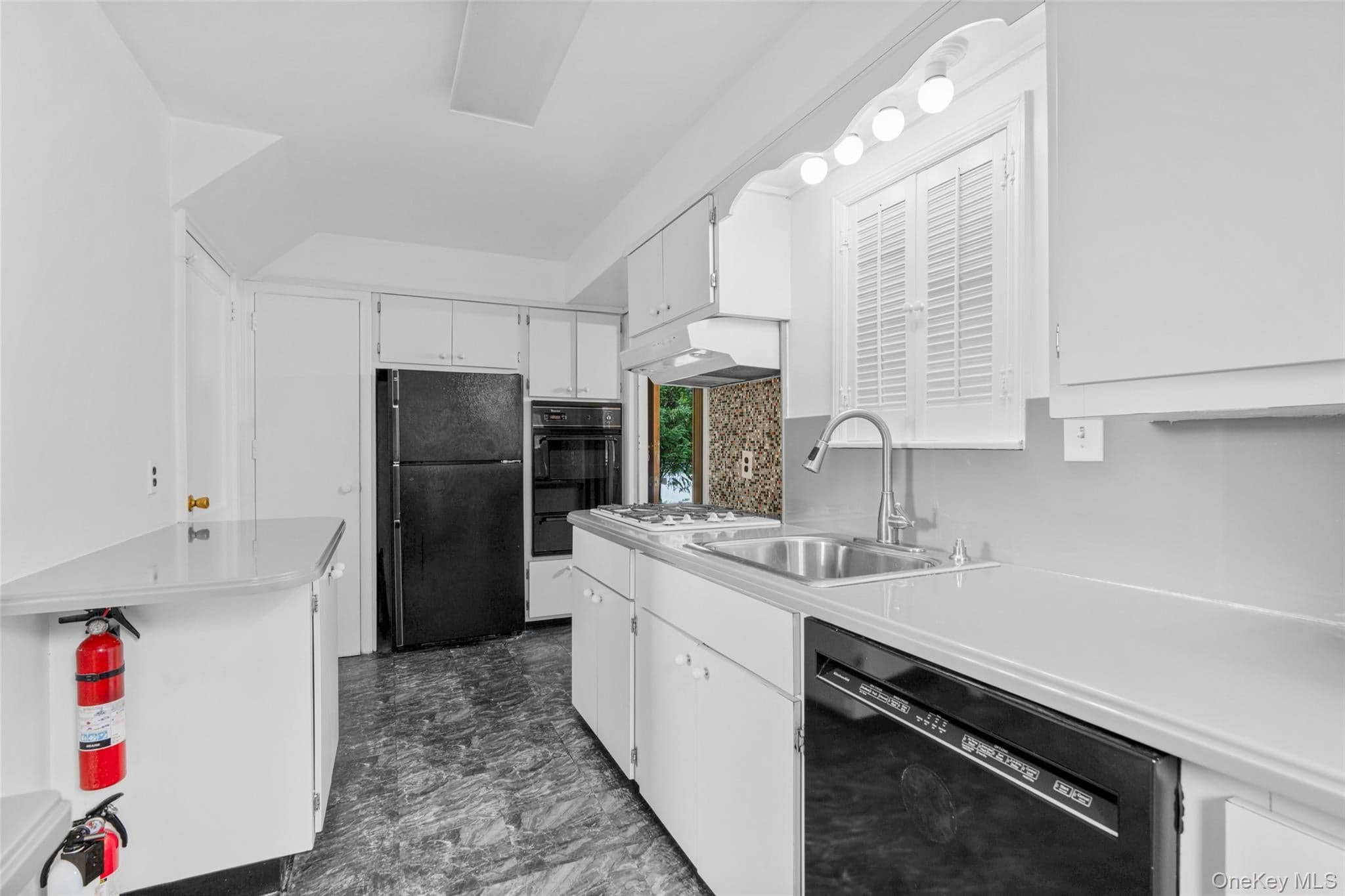 47 Whitman Road thumbnail 7