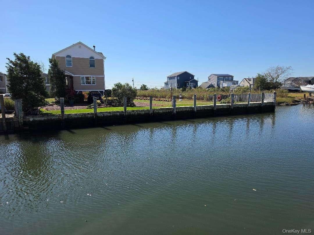 20 James Road, Amityville