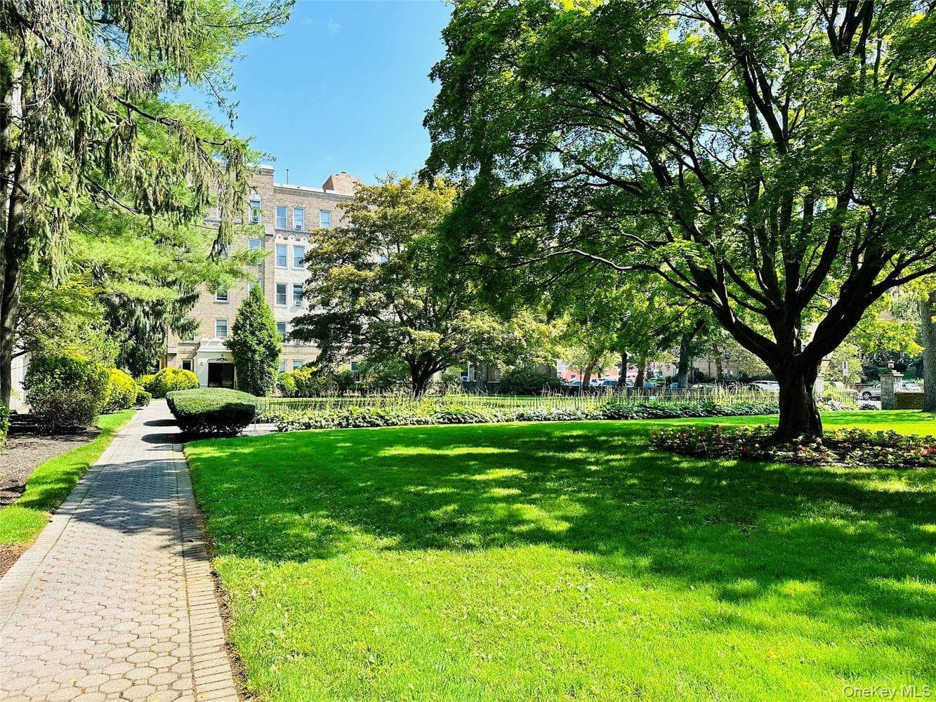 472 Gramatan Avenue Unit: 5R thumbnail 13