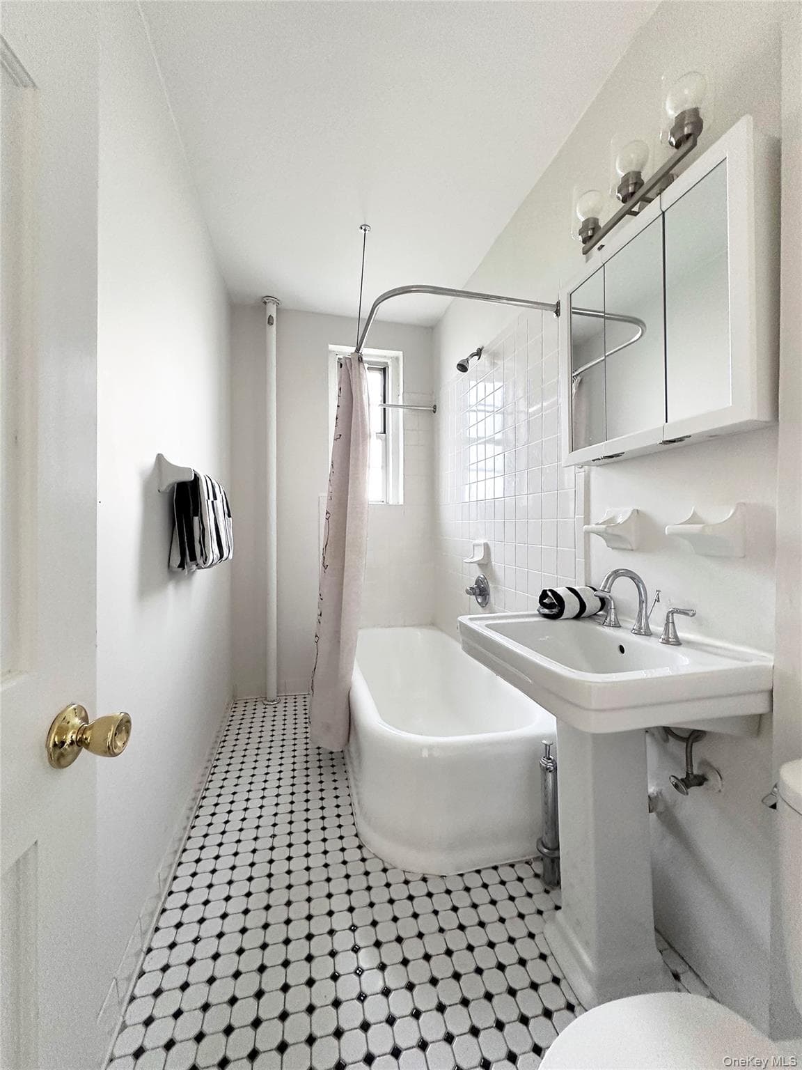 472 Gramatan Avenue Unit: 5R thumbnail 10