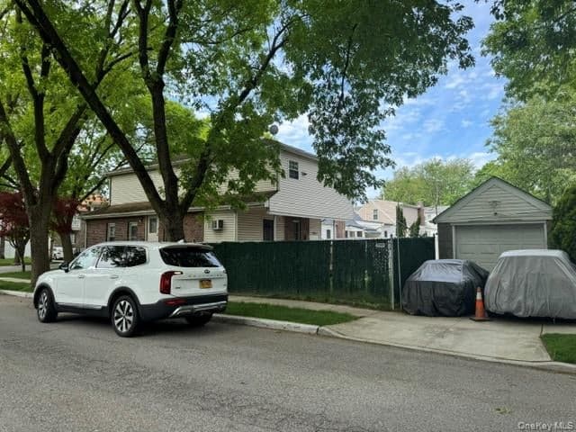 242-19 83rd Avenue thumbnail 3