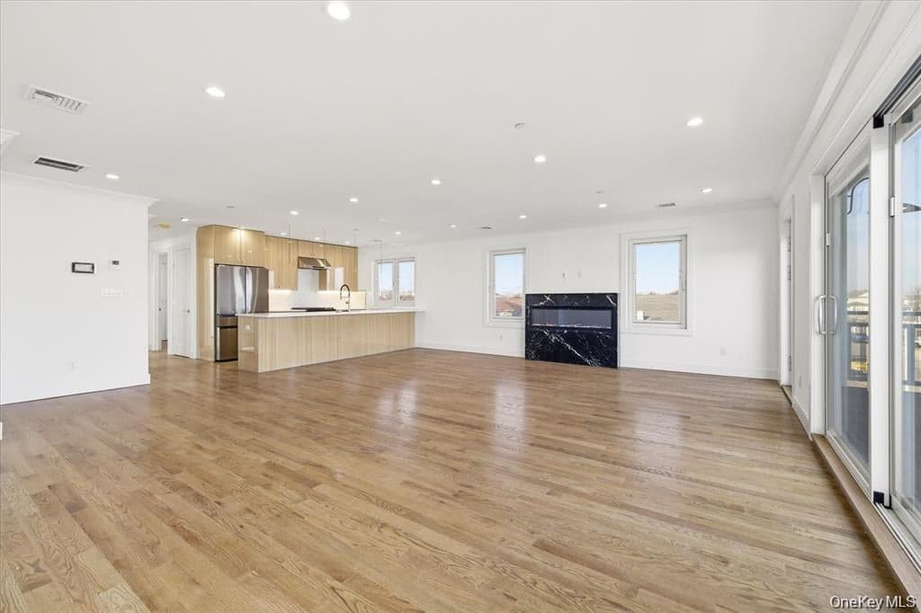 550 E Harrison Street thumbnail 5