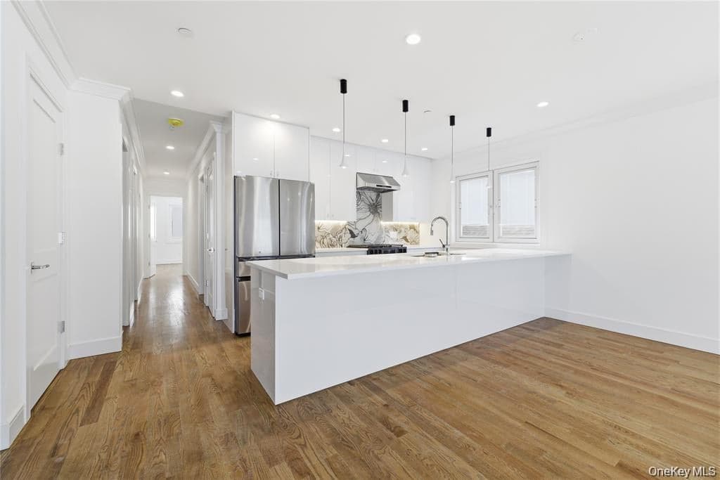 550 E Harrison Street thumbnail 24