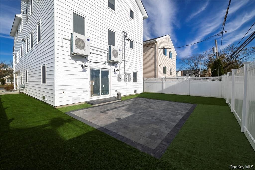 550 E Harrison Street thumbnail 37