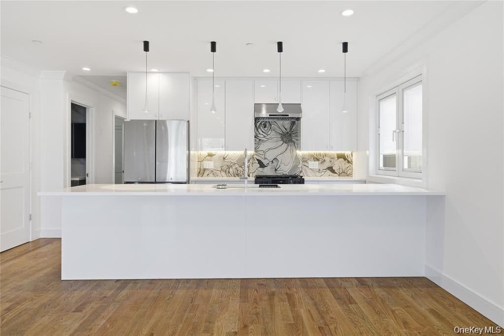 550 E Harrison Street thumbnail 25