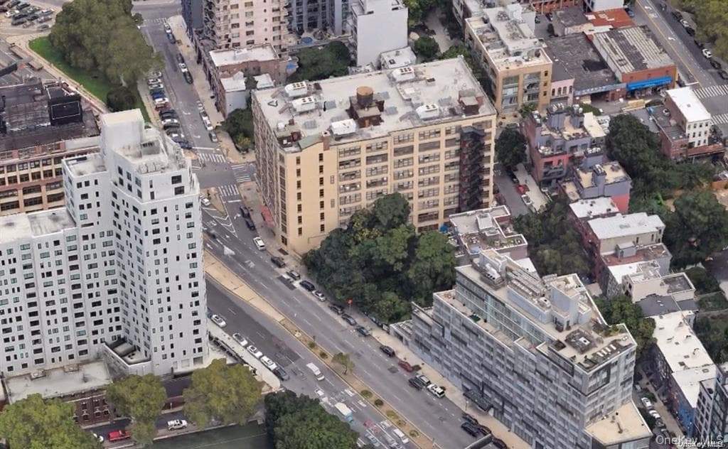 63 Flatbush Avenue Extension thumbnail 3